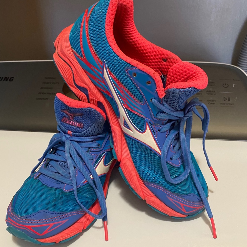 Mizuno Women’s Wave Catalyst Running Shoe